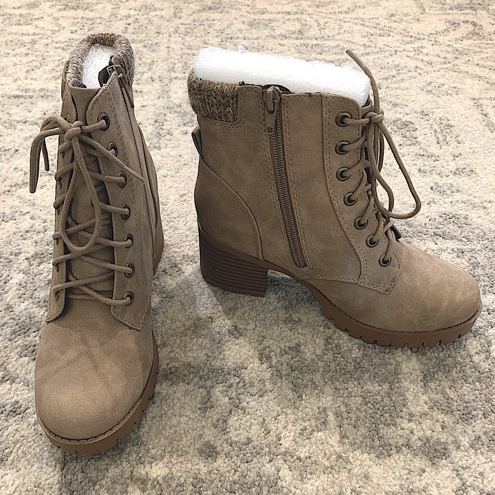 Pink Lily Ruth Taupe Booties, NWOT, 7.5